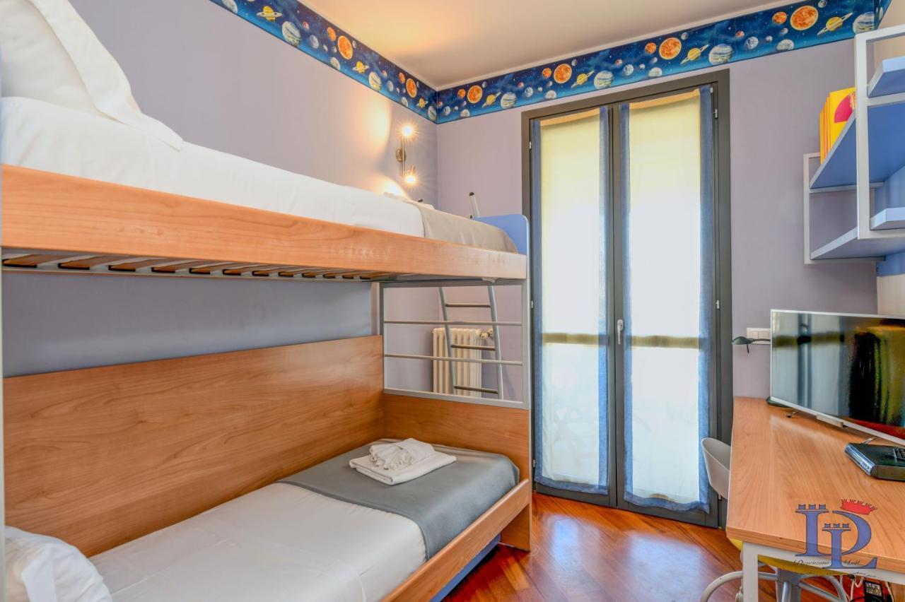 Desenzanoloft Official Partner Marriott Homes & Villas -Butterfly And 5 Pools Family Apartment Desenzano del Garda Bagian luar foto