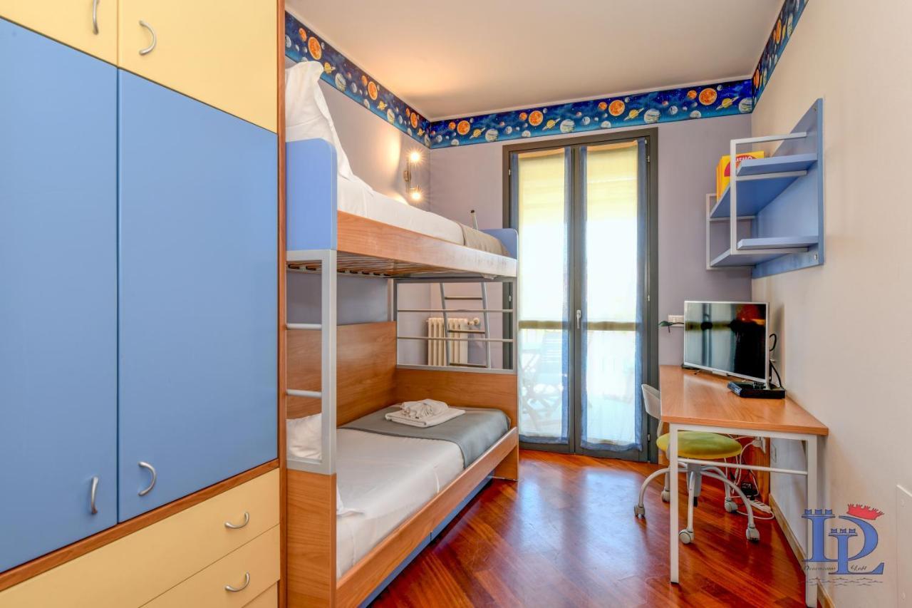 Desenzanoloft Official Partner Marriott Homes & Villas -Butterfly And 5 Pools Family Apartment Desenzano del Garda Bagian luar foto
