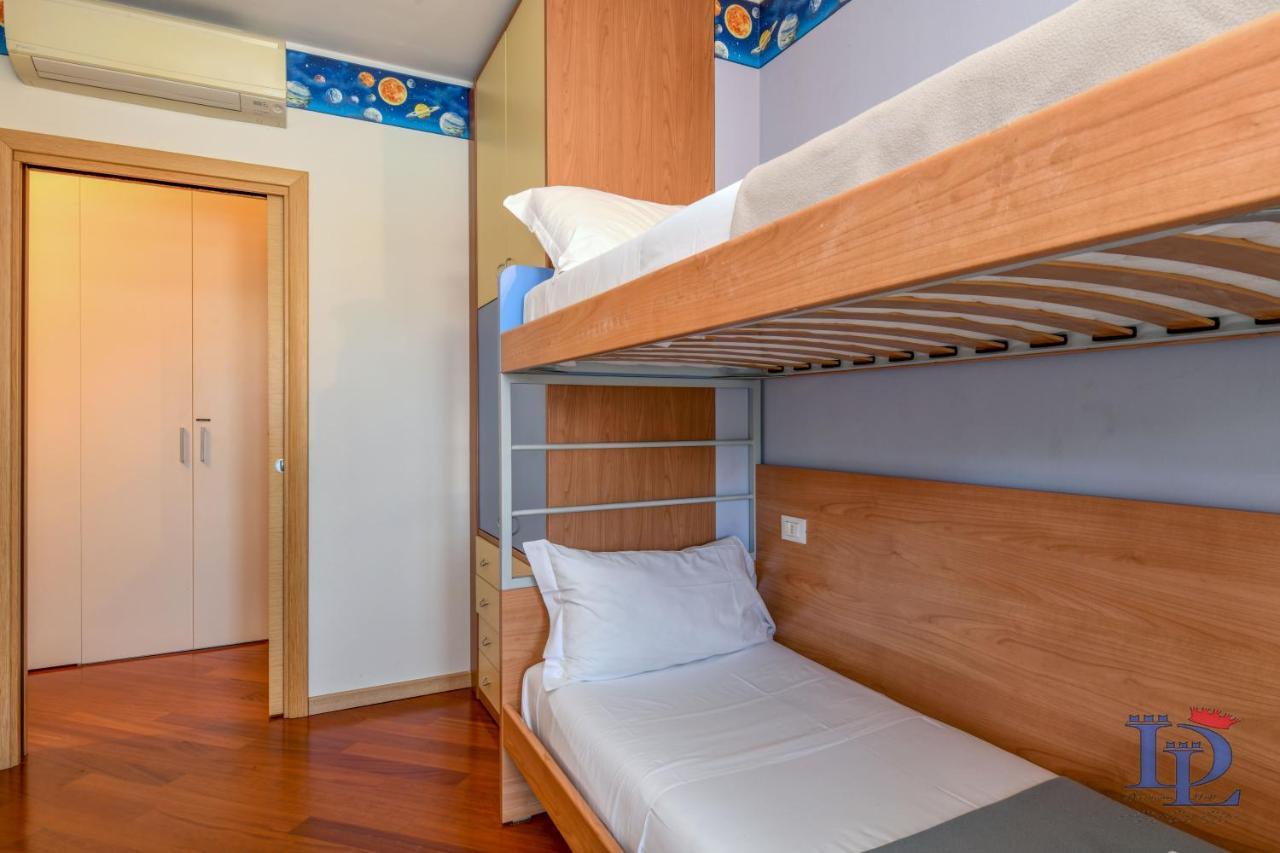 Desenzanoloft Official Partner Marriott Homes & Villas -Butterfly And 5 Pools Family Apartment Desenzano del Garda Bagian luar foto